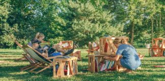 Knjižnica pod krošnjami letos praznuje 15 let!