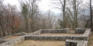 Ajdovski gradec nad Vranjem