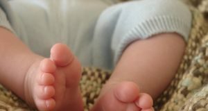 Igriva vadba za dojenčka spodbuja uspešen gibalni razvoj