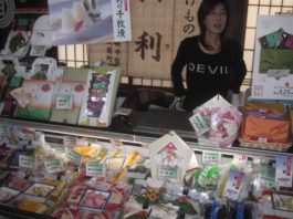 Modrovanje ob kačah in mavrična uganka