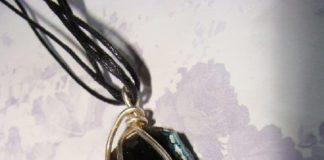MODNI NAKIT S TALISMANOM