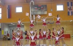 ŠPORTNO DRUŠTVO PIKE in njihove plesalke