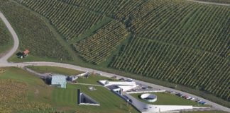 Ponovno o ARHITEKTURI;5 LET SLOVENSKE ARHITEKTURE; Predverje Cankarjevega doma